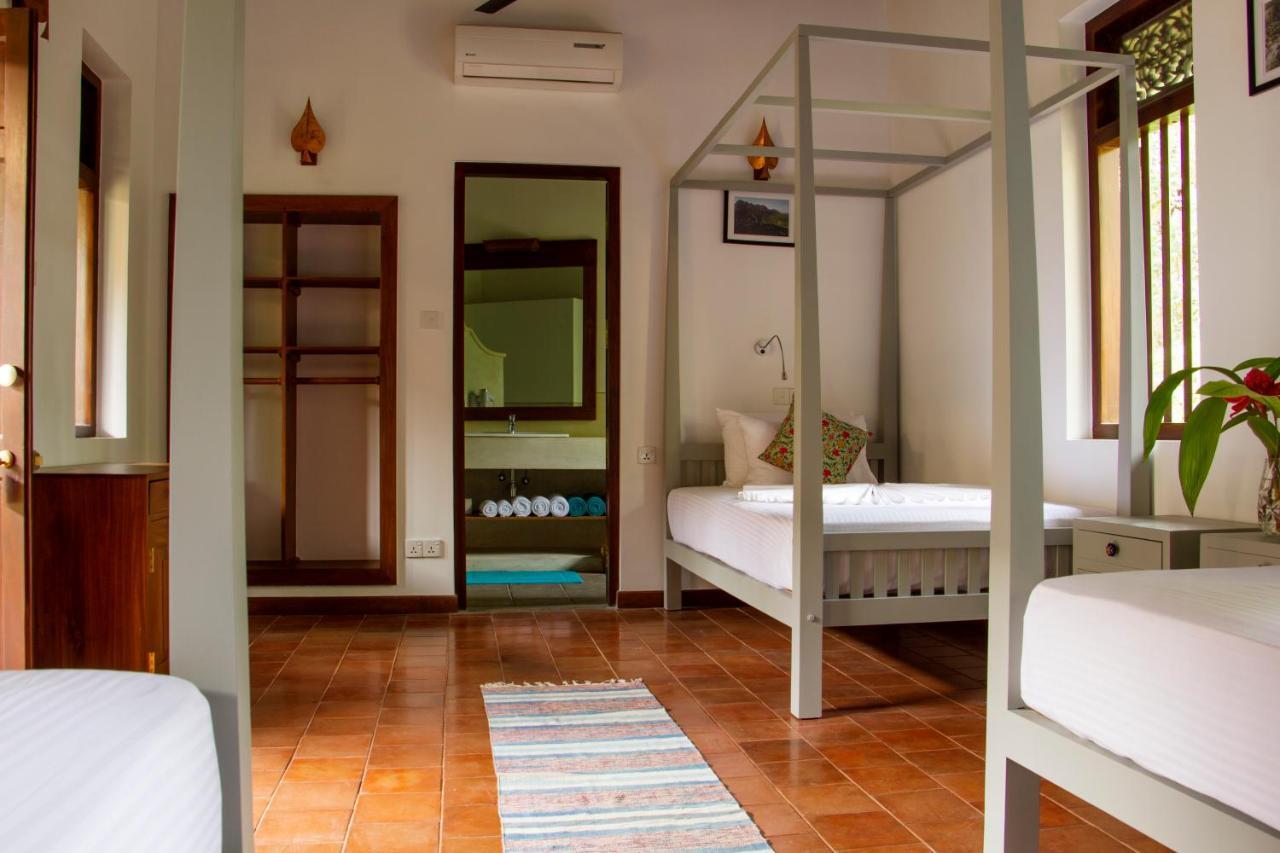 Sri Yoga Shala Bed and Breakfast Unawatuna Exteriör bild